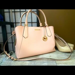 Michael Kors Kimberly with cross body attachment